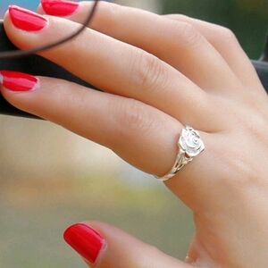 Elegant Silver Rose Ring